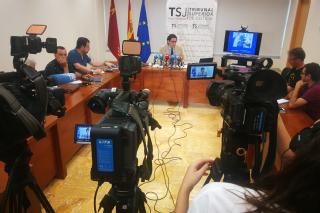 El presidente del TSJMU, Miguel Pasqual del Riquelme, durante la presentación de la memoria judicial a los medios de comunicación